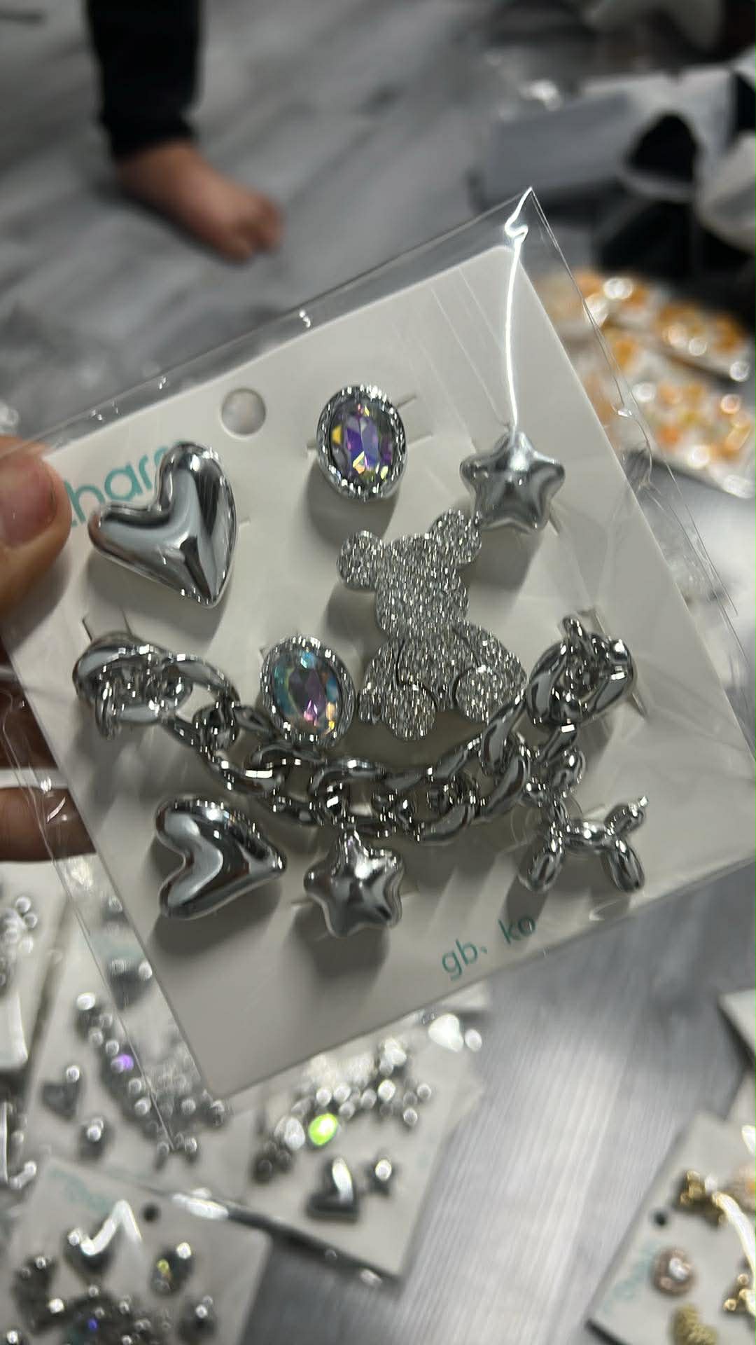 Combo 10 chiếc Jibbitz Crocs, Sticker Gắn Dép, Charm Bearbrick