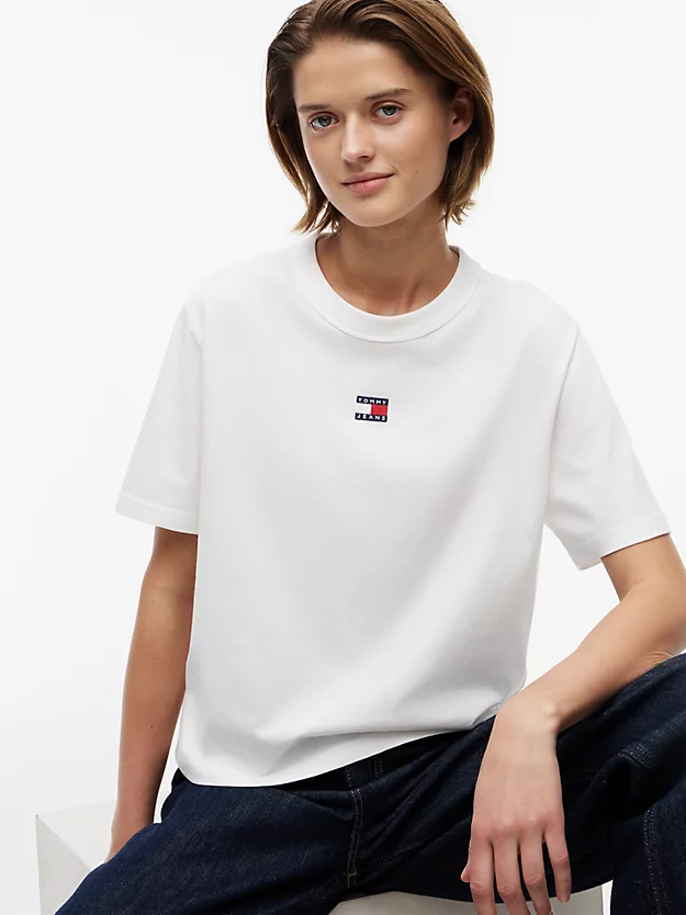 Áo Tommy Hilfiger Tommy Jeans Badge Boxy White [ DW22202-YBL ]